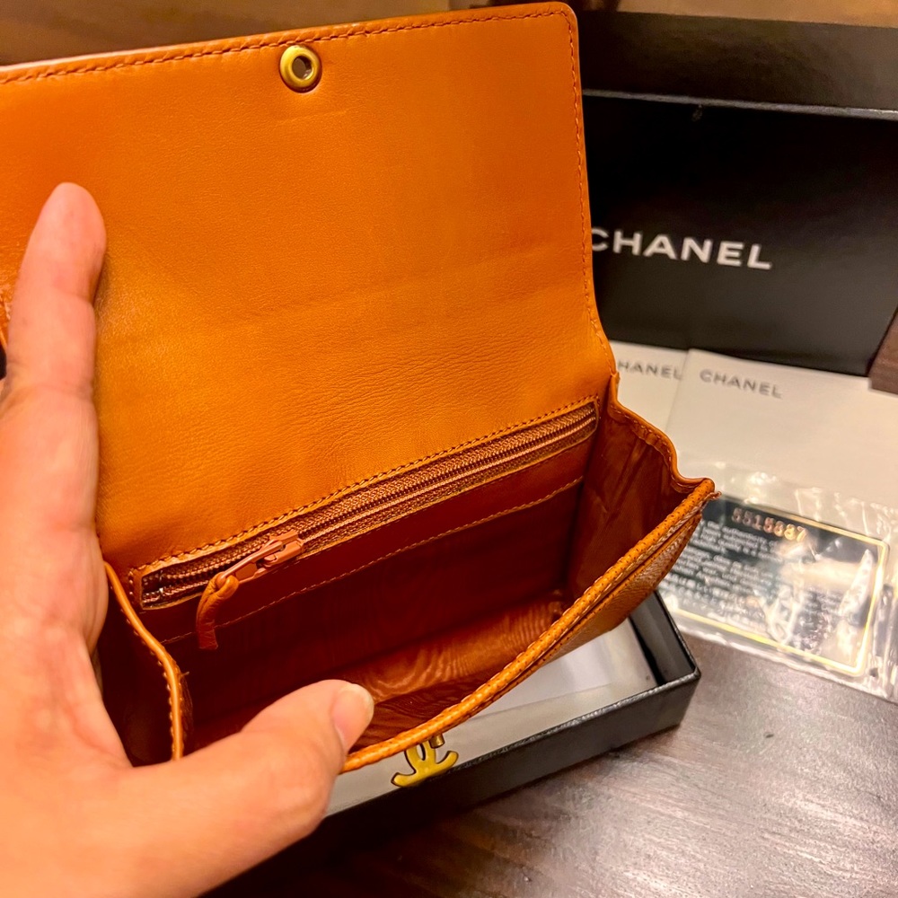 Chanel Wallet in Caviar Leather - Picture 3 of 8